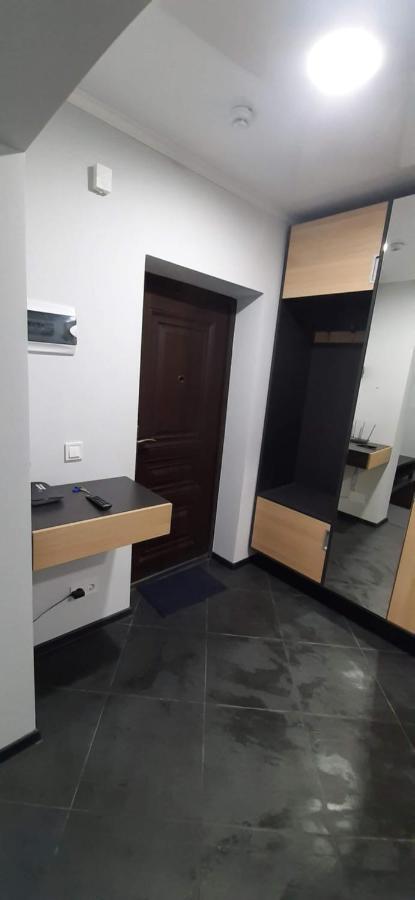 Modern Apartment In The Center Of Town 基希讷乌 外观 照片